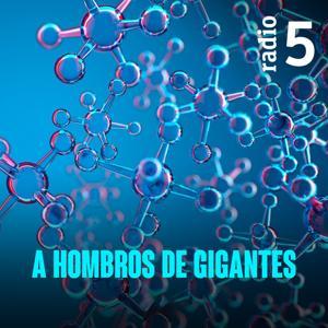A hombros de gigantes by Radio 5