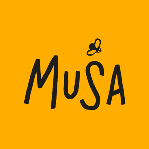 Podkāsts MUŠA by Agate Mežule, Džemma Sudraba, Anete Valaine, Anna Katrīna Elme, Linards Romka un Marta Herca