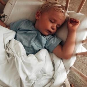 Iltasatu lapselle by Miiro Juuso