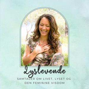 LYSLEVENDE by Stine Schou Kvistgaard