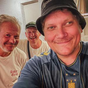 En FCK fan, en BIF fan og en AGF fan går ind på en bar by Dan Rachlin, Jøden, Heino Hansen