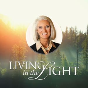 LIVING IN THE LIGHT by Anne Graham Lotz