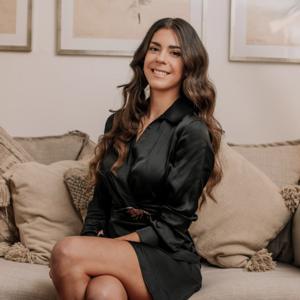 Más Que Titulares by Javiera Quiroga