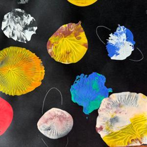 Vesmír vs. Děti by Michaela Pavlík a Dušan Majer