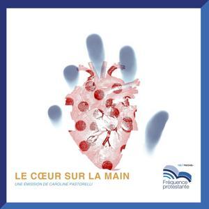 Le Coeur sur la main by Caroline Pastorelli