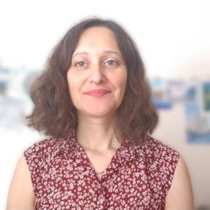 🇫🇷 1 minute in slow French (French podcast for beginners) by Victoria Vernhes